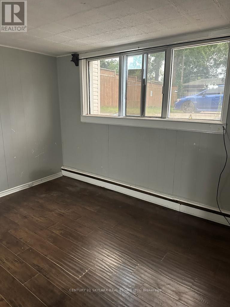 B - 75 Highland Road, Kitchener, Ontario  N2M 3V8 - Photo 2 - X12480299