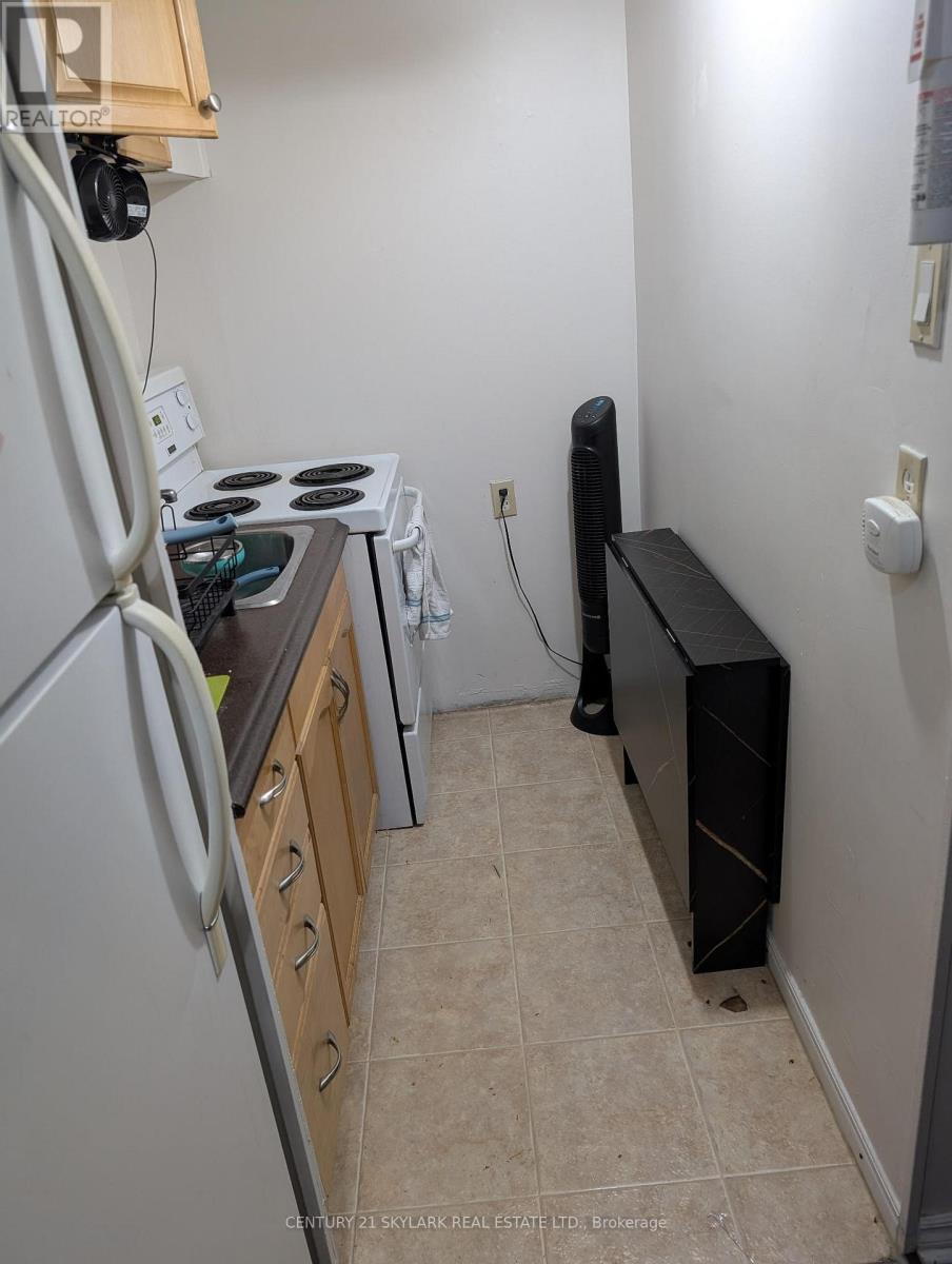 B - 75 Highland Road, Kitchener, Ontario  N2M 3V8 - Photo 3 - X12480299