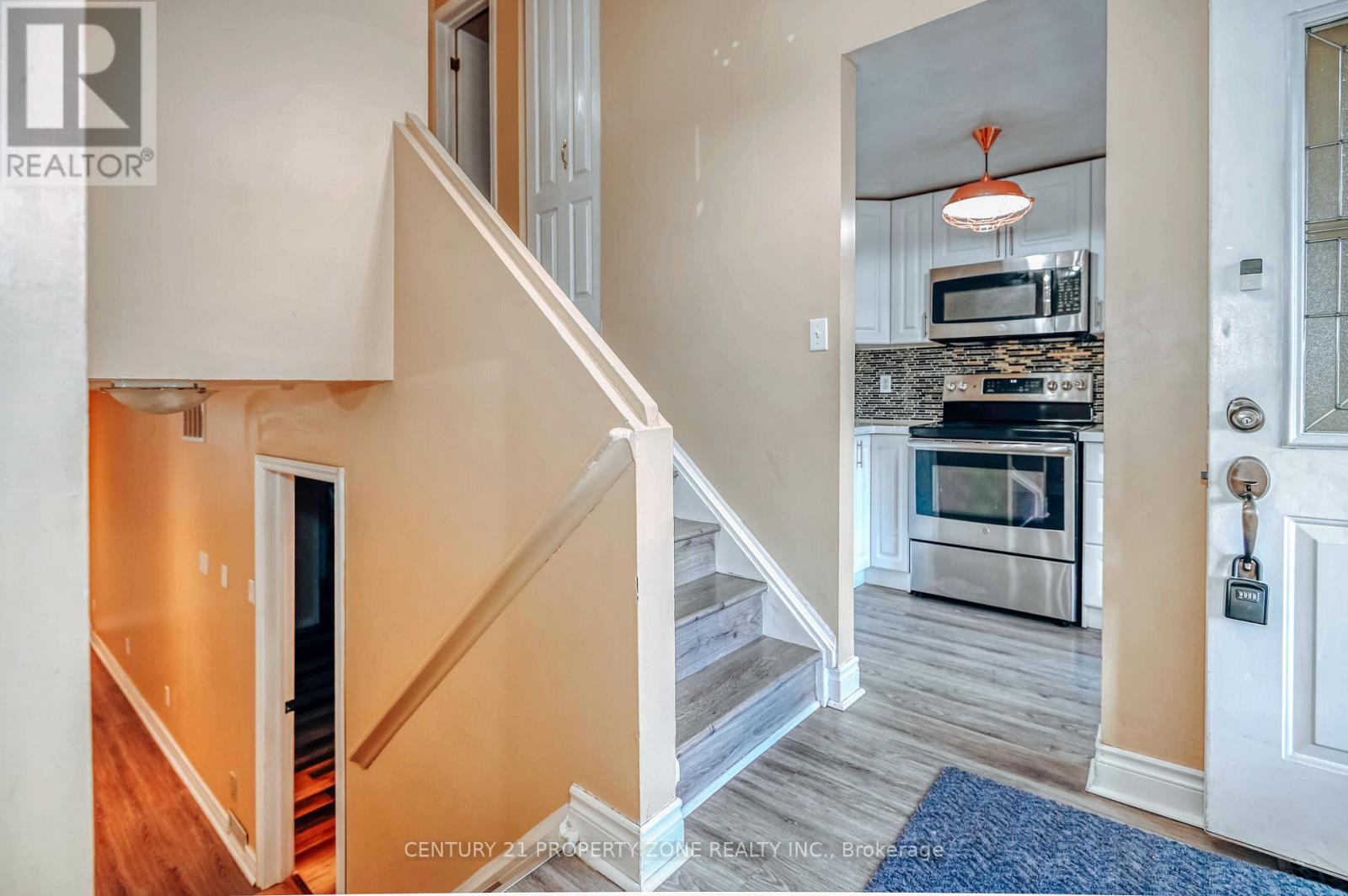 230 Linden Drive, Cambridge, Ontario  N3H 4Y2 - Photo 3 - X12475508