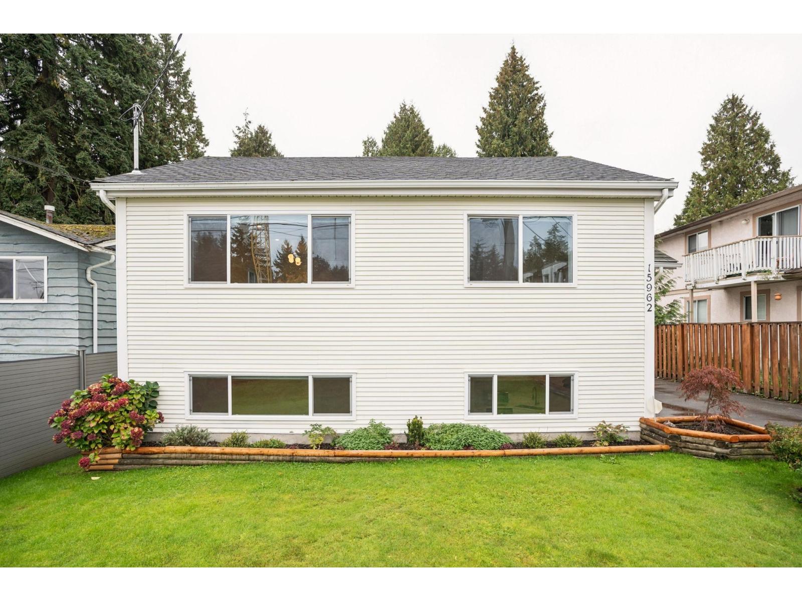 15962 North Bluff Road, White Rock, British Columbia  V4B 3G8 - Photo 2 - R3061539