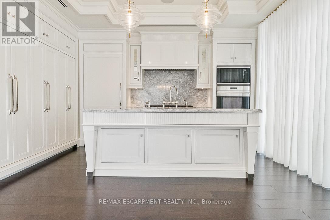 212 - 300 Randall Street, Oakville (Oo Old Oakville), Ontario  L6J 1R1 - Photo 25 - W12456293