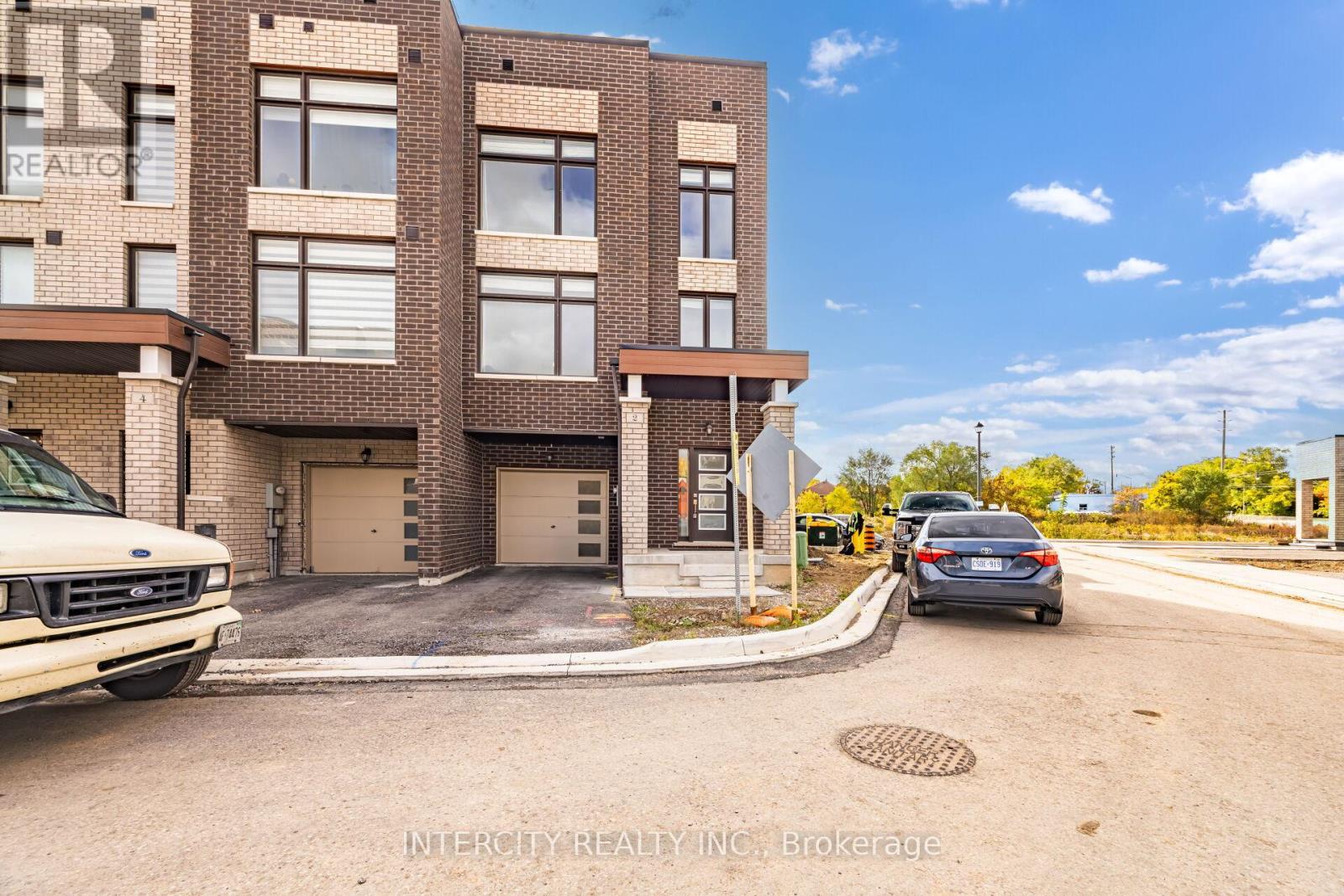 2 QUEENPOST DRIVE, Brampton, Ontario