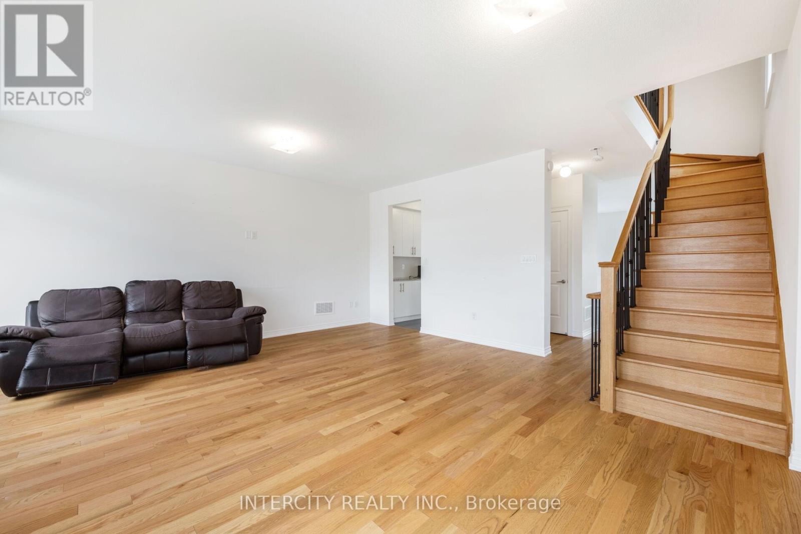2 Queenpost Drive, Brampton (Credit Valley), Ontario  L6Y 6L2 - Photo 15 - W12473756