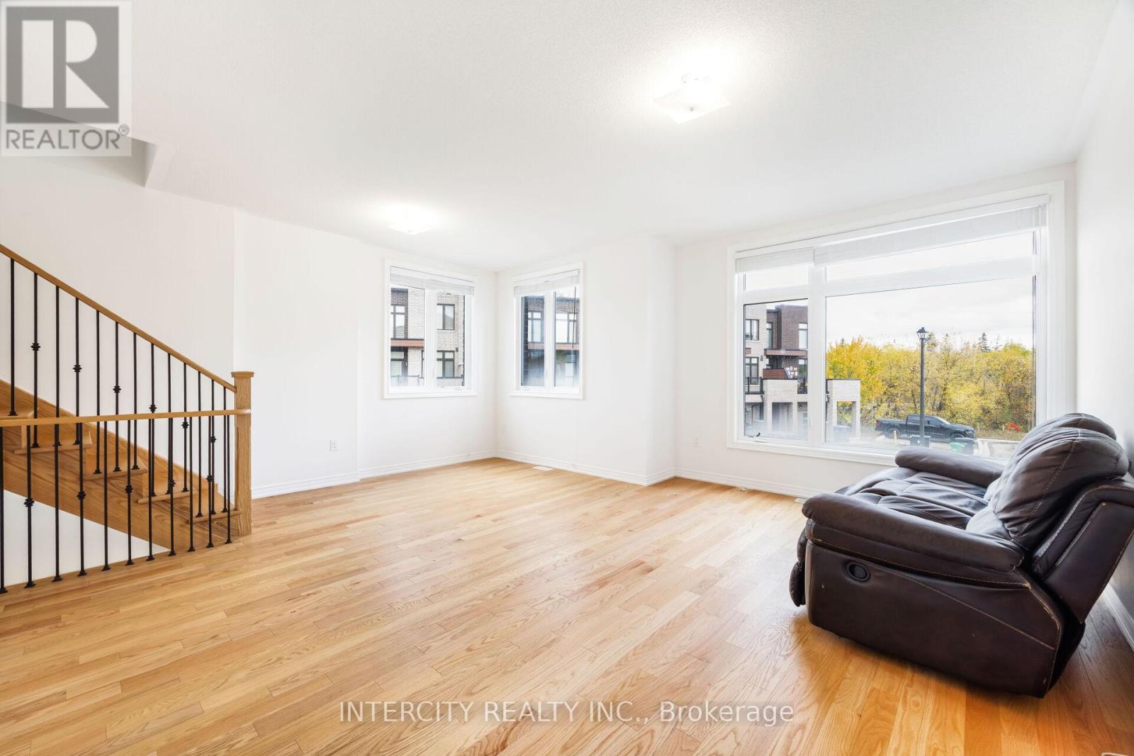 2 Queenpost Drive, Brampton (Credit Valley), Ontario  L6Y 6L2 - Photo 13 - W12473756