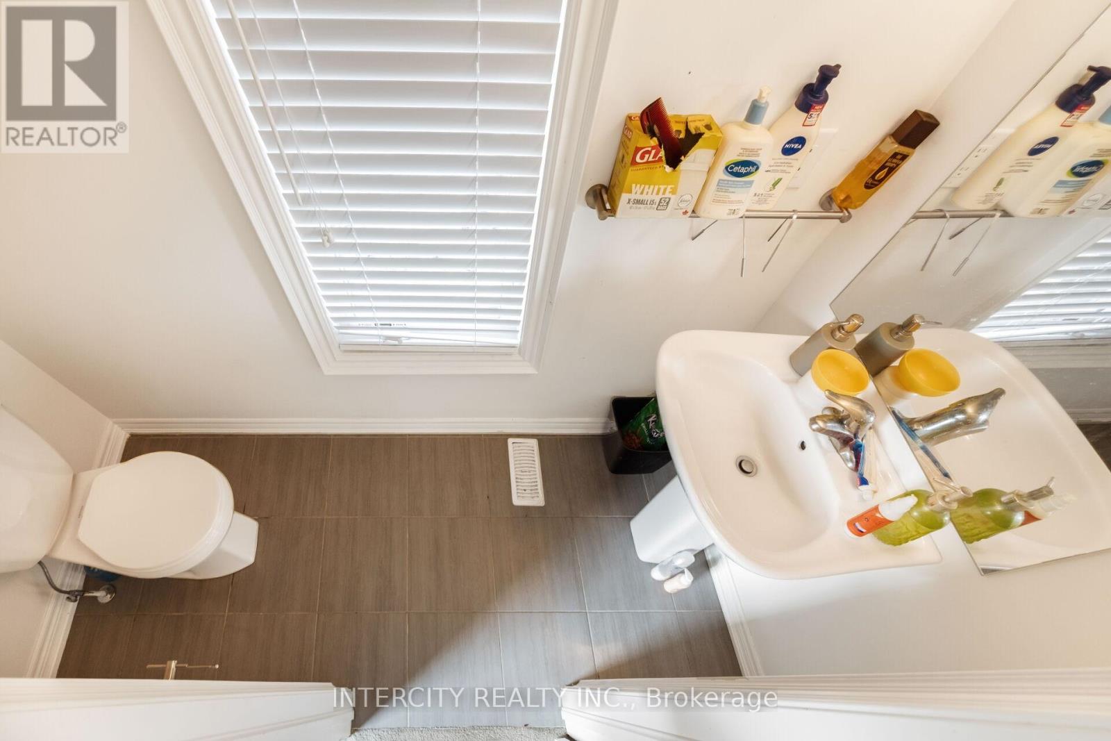 2 Queenpost Drive, Brampton (Credit Valley), Ontario  L6Y 6L2 - Photo 6 - W12473756