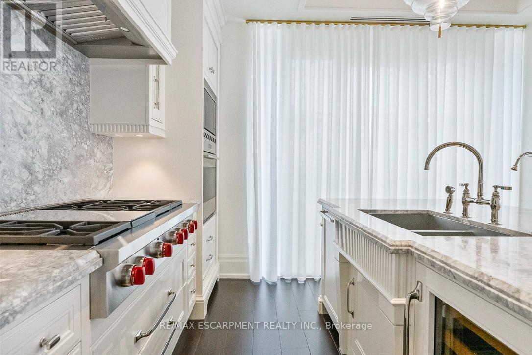 212 - 300 Randall Street, Oakville (Oo Old Oakville), Ontario  L6J 1R1 - Photo 29 - W12456293