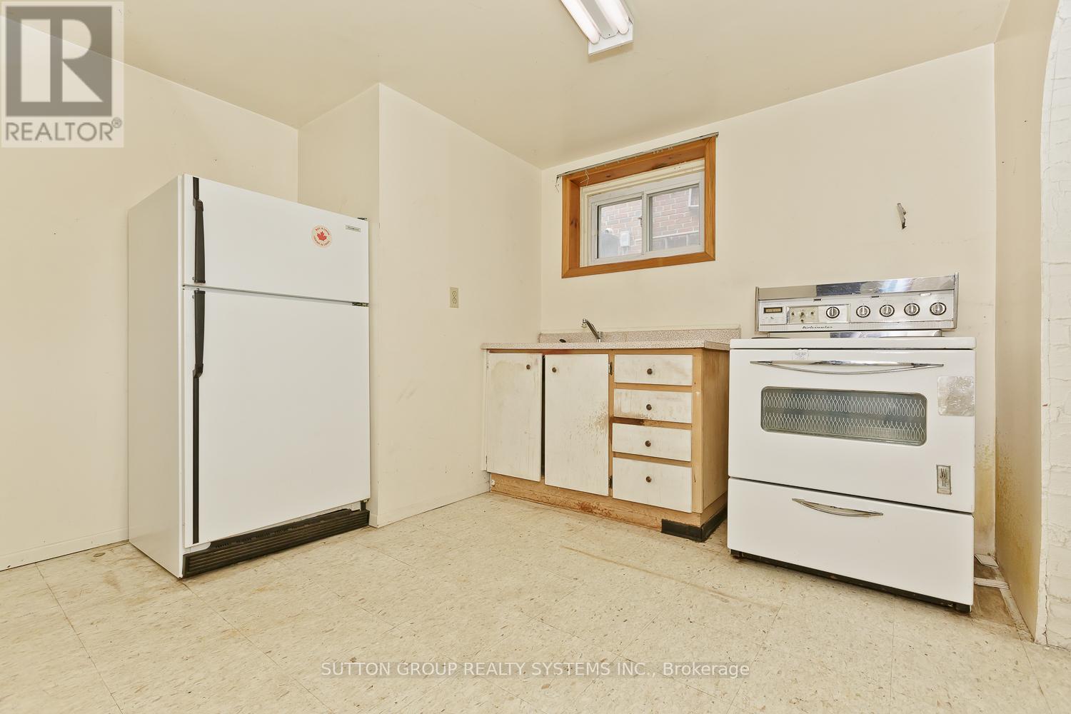 11 Helsby Crescent, Toronto, Ontario  M8W 4V7 - Photo 40 - W12479589