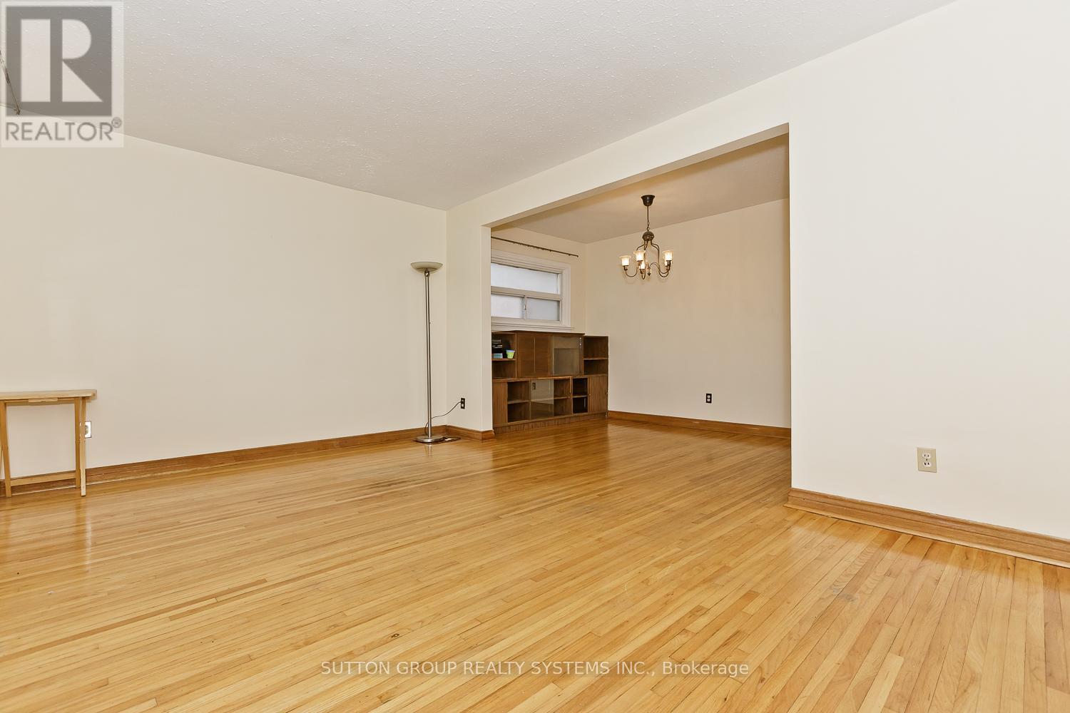 11 Helsby Crescent, Toronto, Ontario  M8W 4V7 - Photo 4 - W12479589