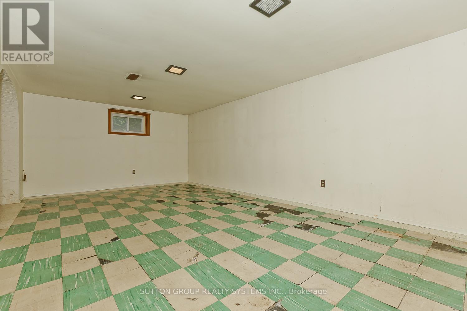 11 Helsby Crescent, Toronto, Ontario  M8W 4V7 - Photo 38 - W12479589