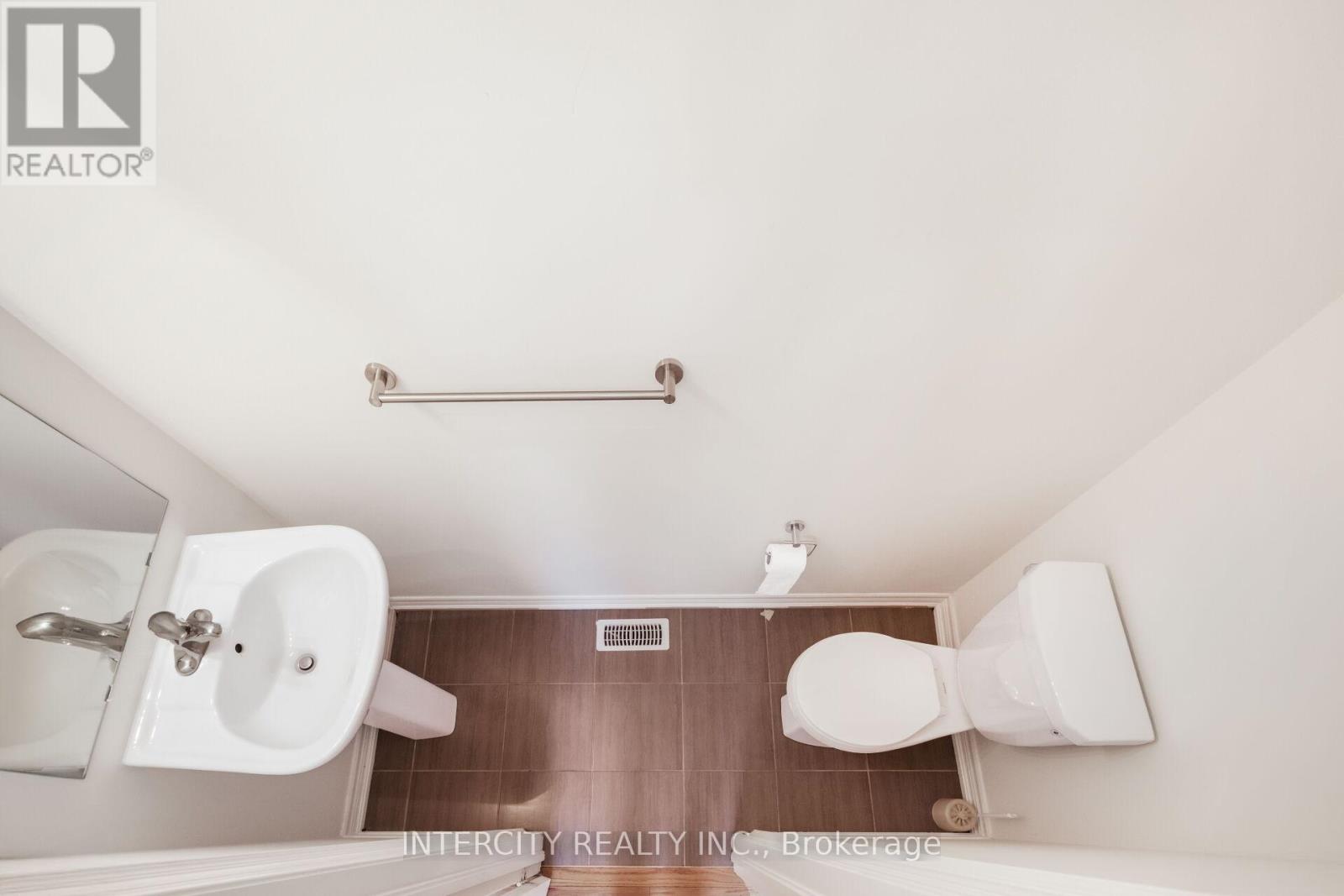 2 Queenpost Drive, Brampton (Credit Valley), Ontario  L6Y 6L2 - Photo 17 - W12473756