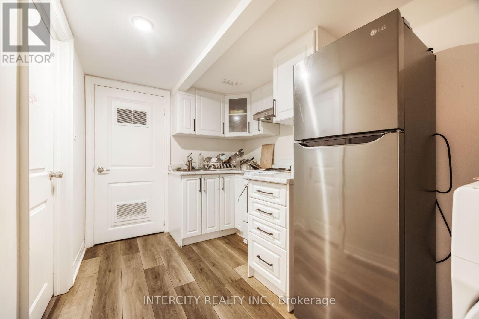 2 Queenpost Drive, Brampton (Credit Valley), Ontario  L6Y 6L2 - Photo 31 - W12473756
