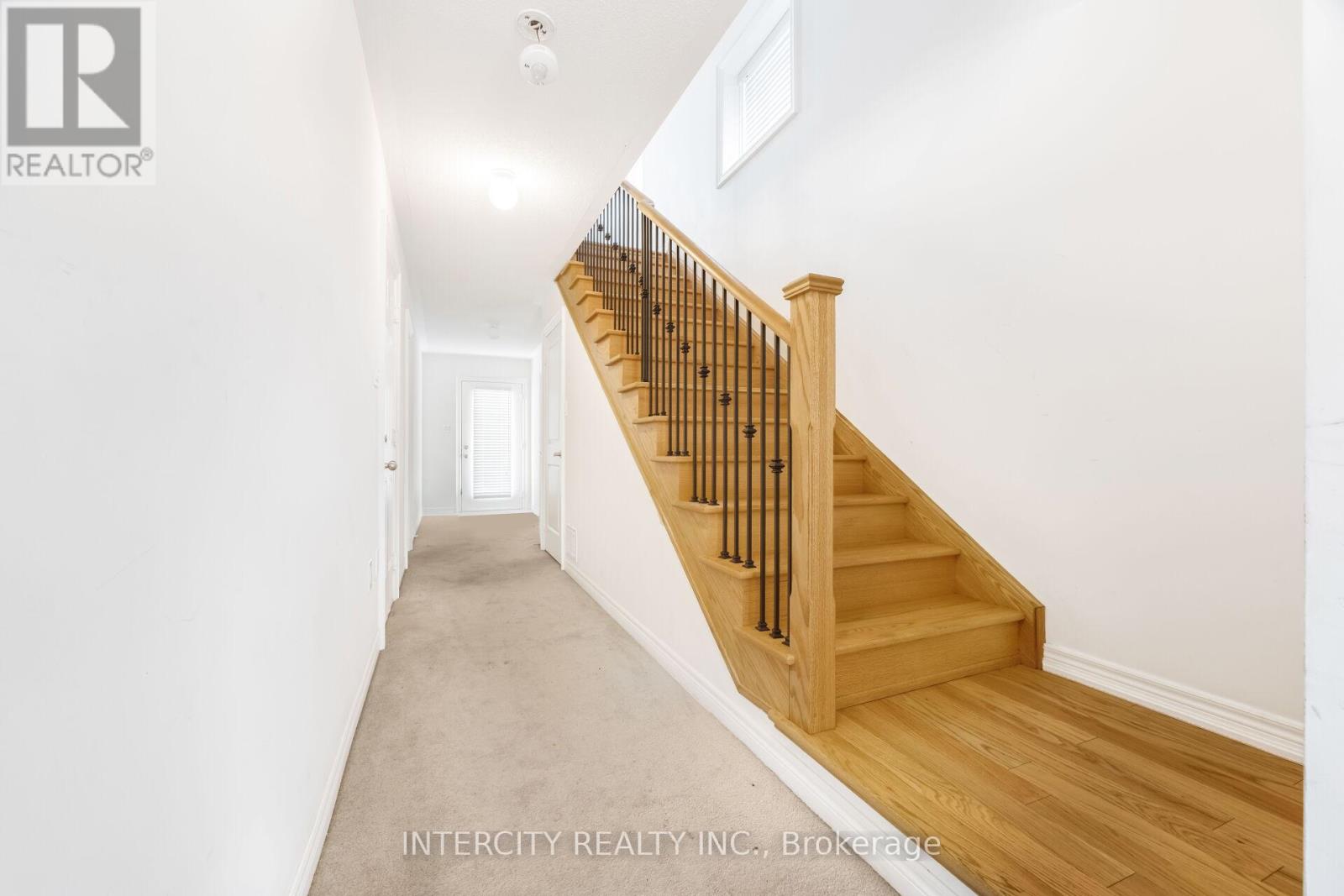 2 Queenpost Drive, Brampton (Credit Valley), Ontario  L6Y 6L2 - Photo 4 - W12473756