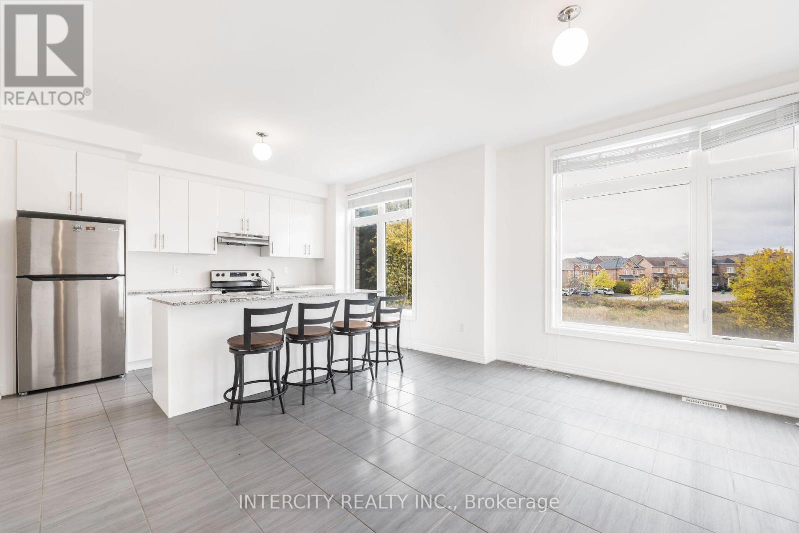 2 Queenpost Drive, Brampton (Credit Valley), Ontario  L6Y 6L2 - Photo 8 - W12473756