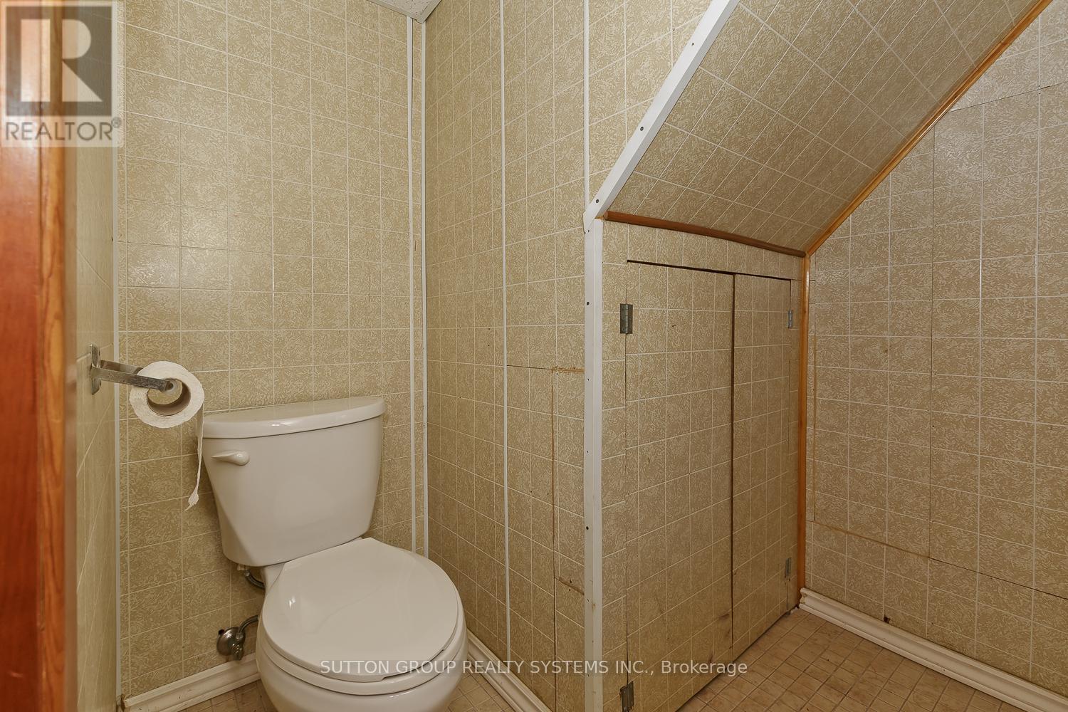 11 Helsby Crescent, Toronto, Ontario  M8W 4V7 - Photo 34 - W12479589