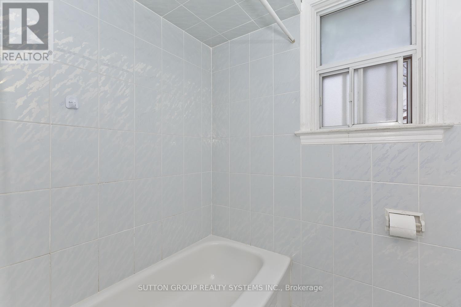 11 Helsby Crescent, Toronto, Ontario  M8W 4V7 - Photo 32 - W12479589