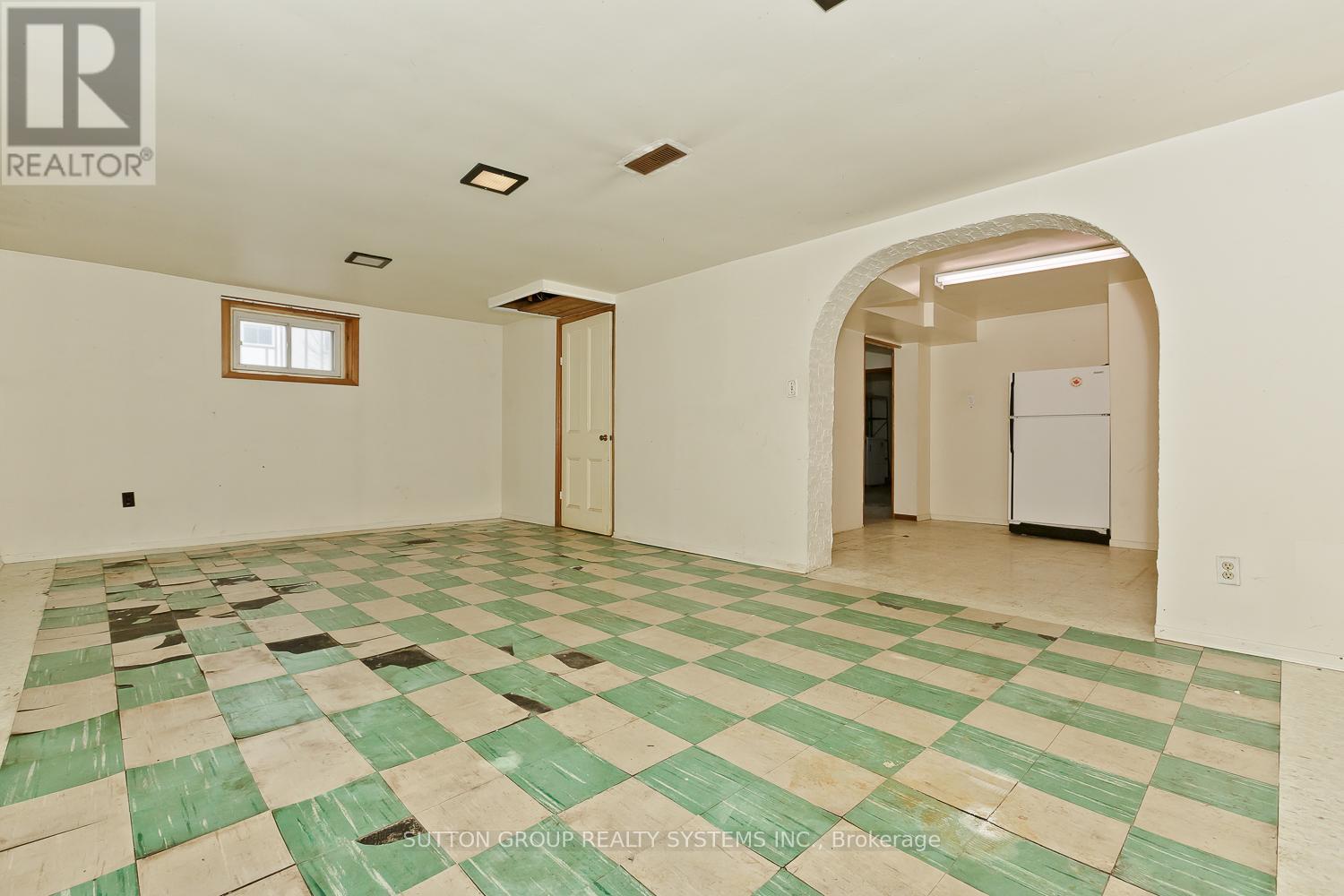 11 Helsby Crescent, Toronto, Ontario  M8W 4V7 - Photo 36 - W12479589