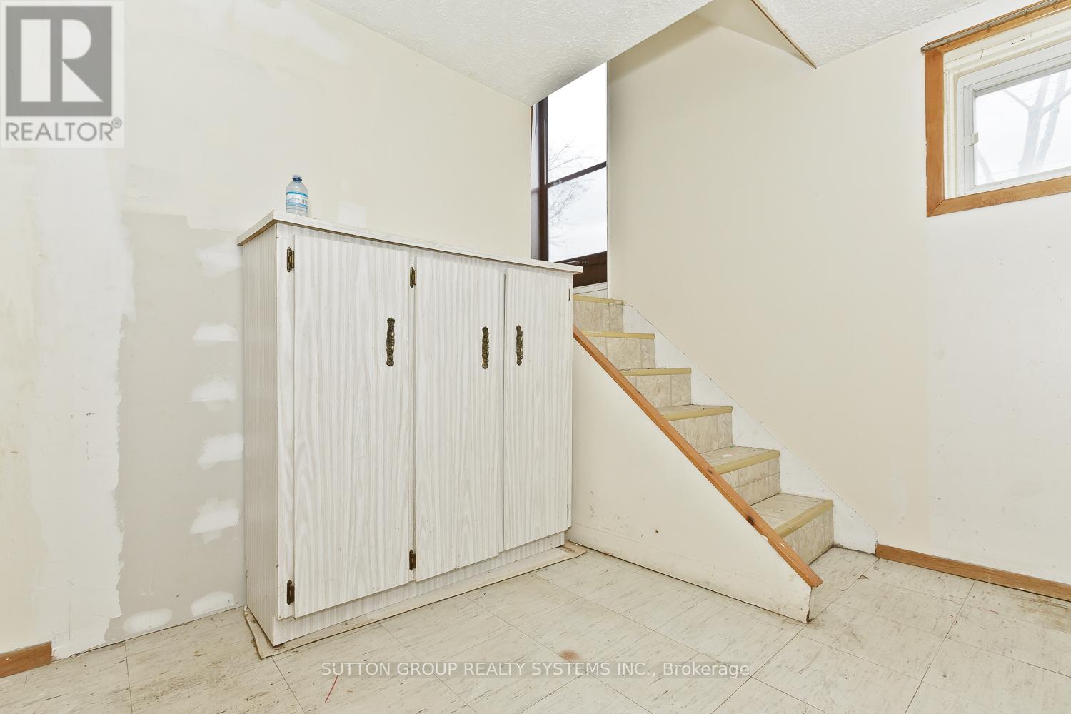 11 Helsby Crescent, Toronto, Ontario  M8W 4V7 - Photo 44 - W12479589