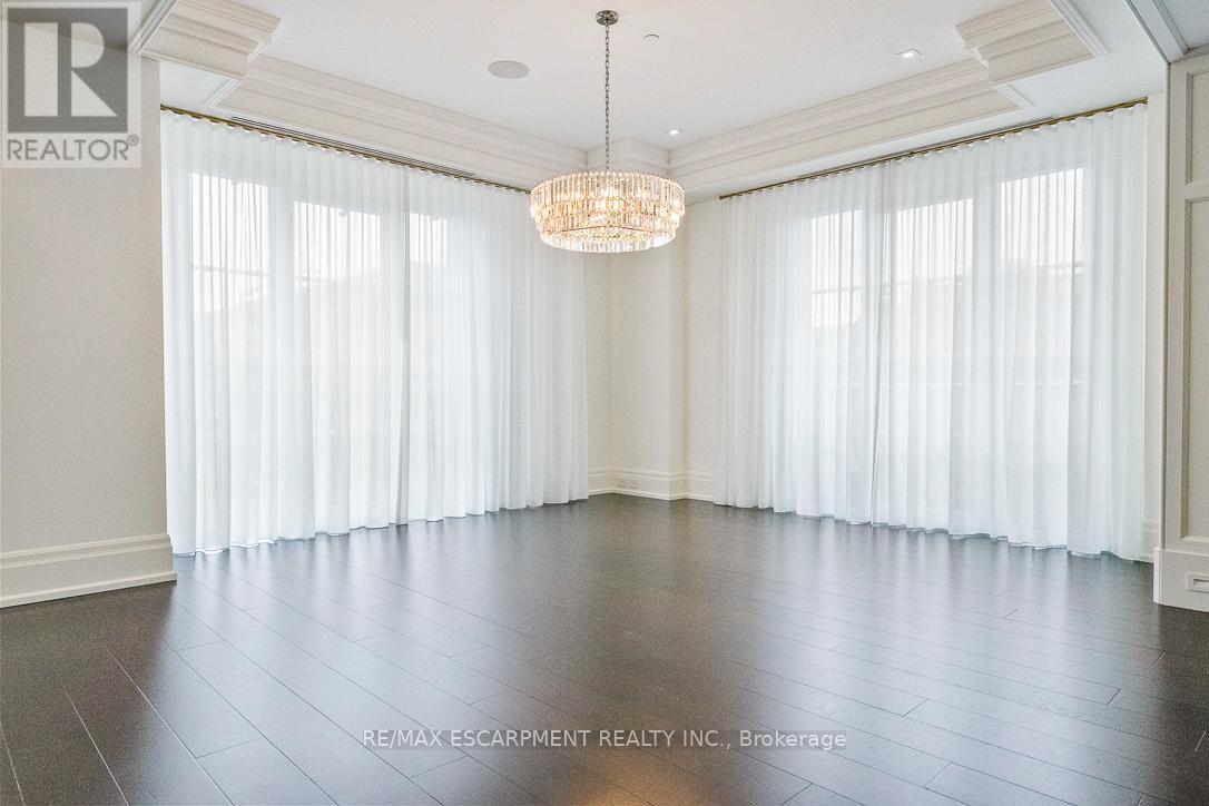 212 - 300 Randall Street, Oakville (Oo Old Oakville), Ontario  L6J 1R1 - Photo 21 - W12456293