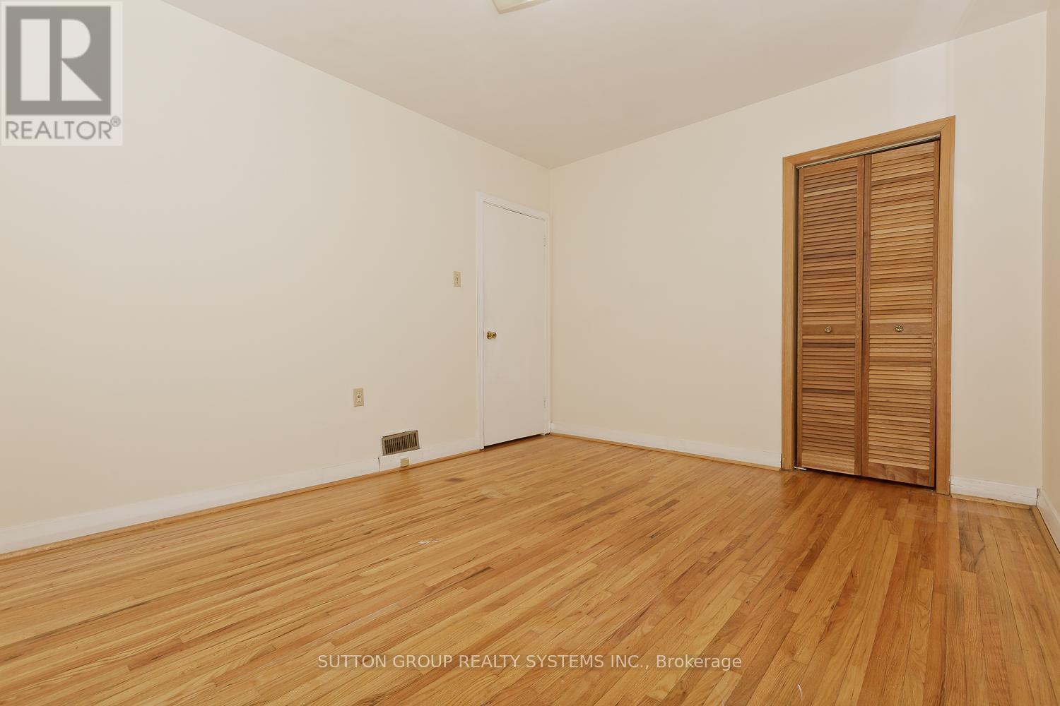 11 Helsby Crescent, Toronto, Ontario  M8W 4V7 - Photo 26 - W12479589