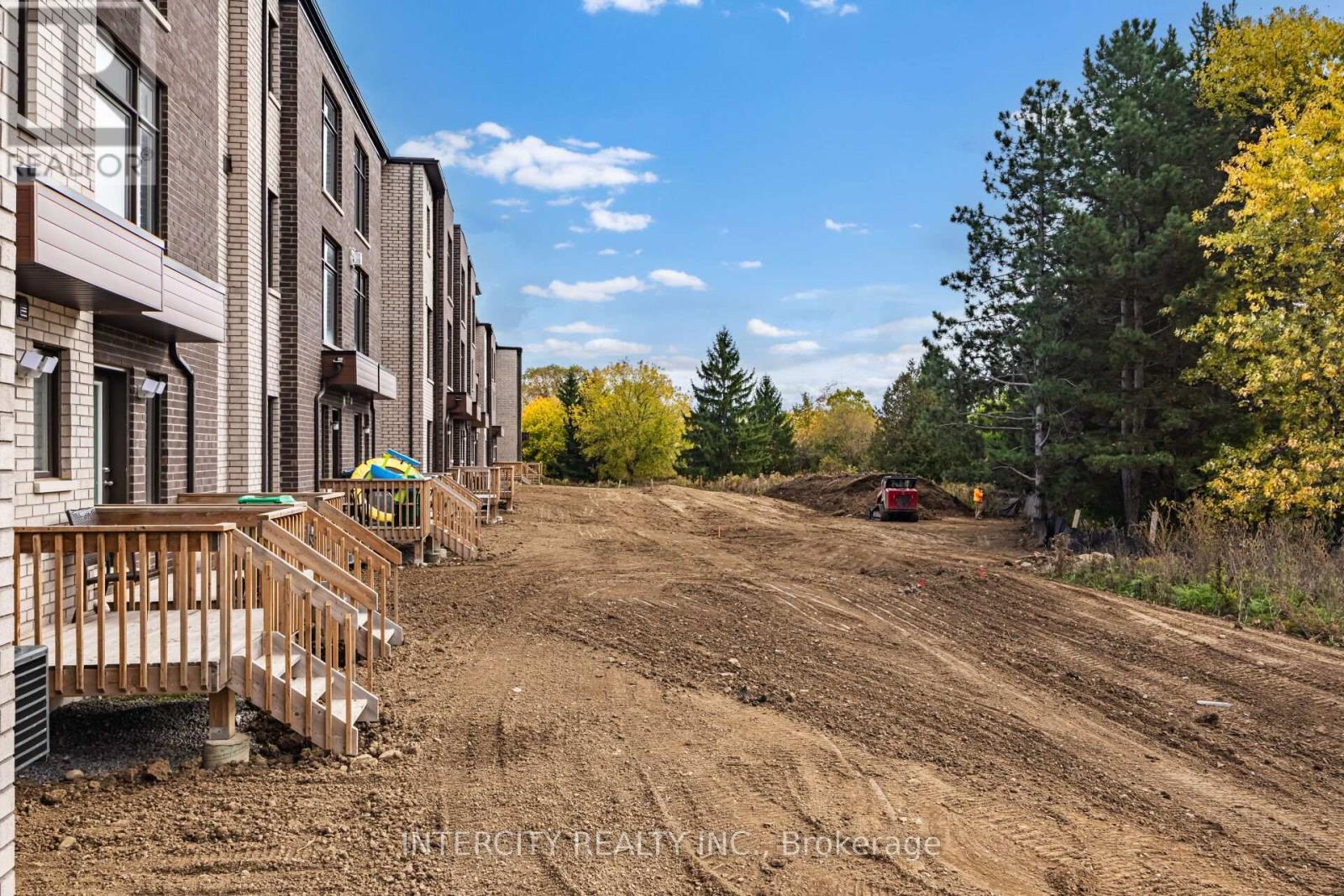 2 Queenpost Drive, Brampton (Credit Valley), Ontario  L6Y 6L2 - Photo 36 - W12473756