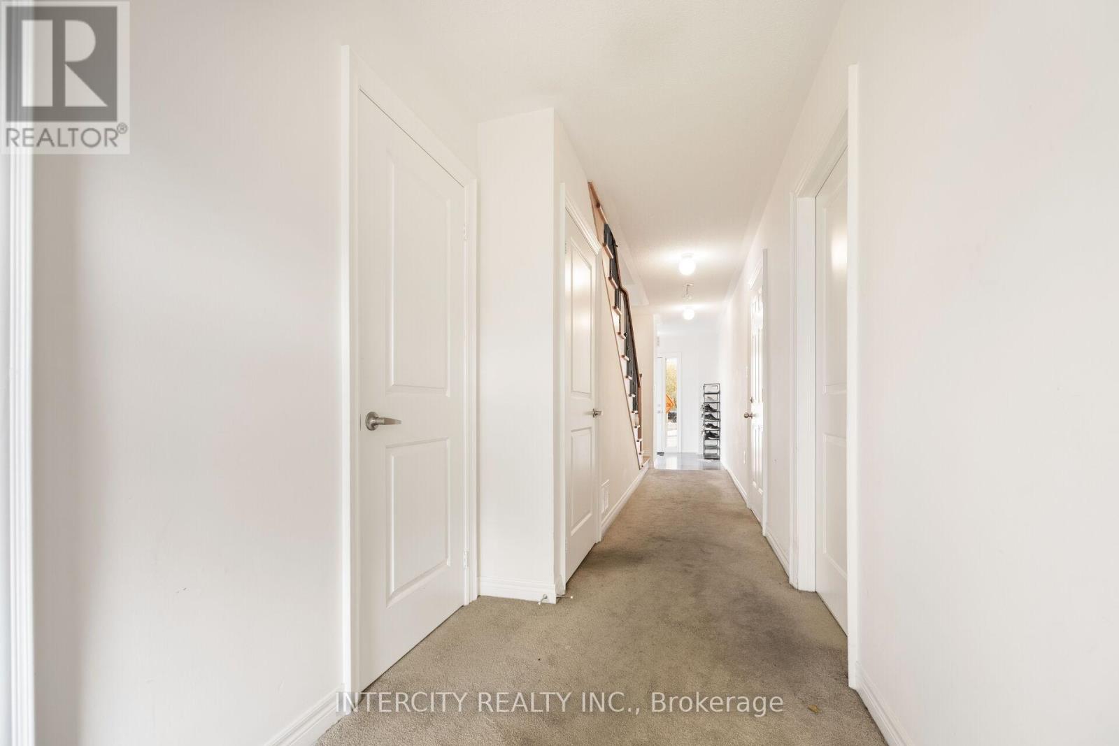 2 Queenpost Drive, Brampton (Credit Valley), Ontario  L6Y 6L2 - Photo 7 - W12473756