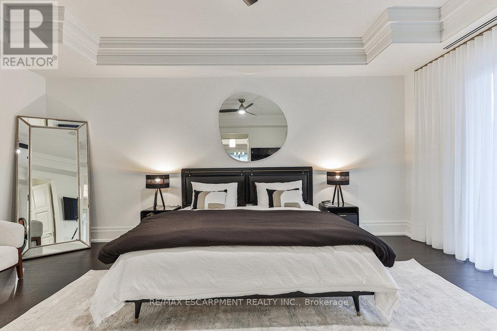 212 - 300 Randall Street, Oakville (Oo Old Oakville), Ontario  L6J 1R1 - Photo 34 - W12456293