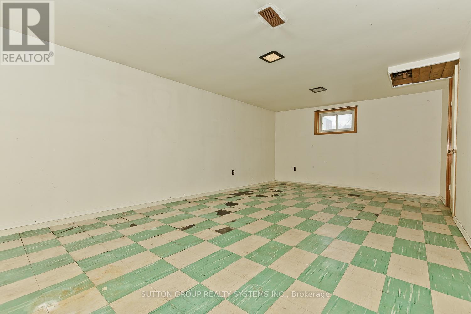 11 Helsby Crescent, Toronto, Ontario  M8W 4V7 - Photo 35 - W12479589