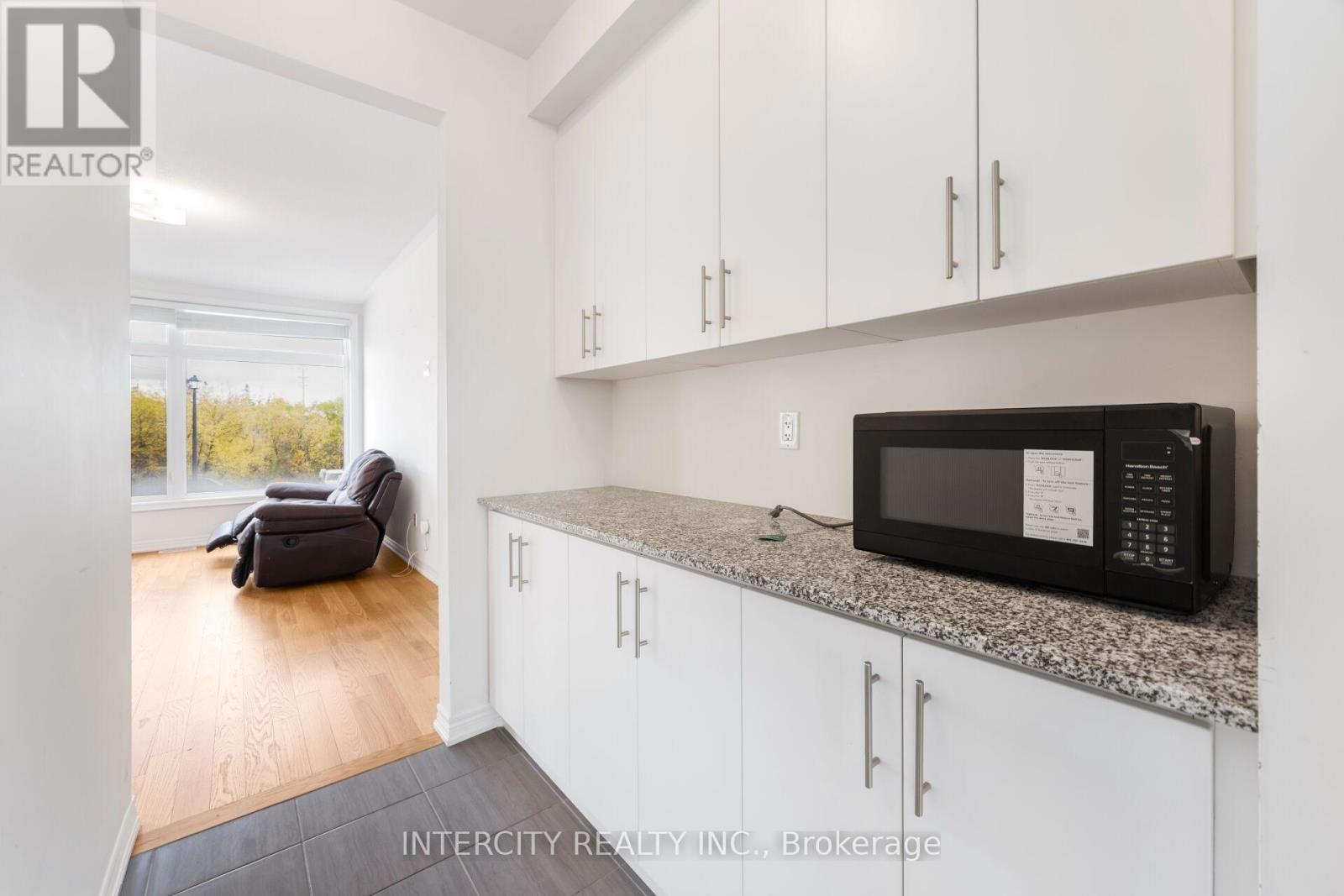 2 Queenpost Drive, Brampton (Credit Valley), Ontario  L6Y 6L2 - Photo 12 - W12473756