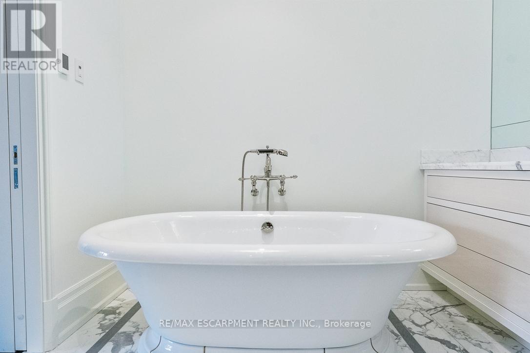 212 - 300 Randall Street, Oakville (Oo Old Oakville), Ontario  L6J 1R1 - Photo 42 - W12456293