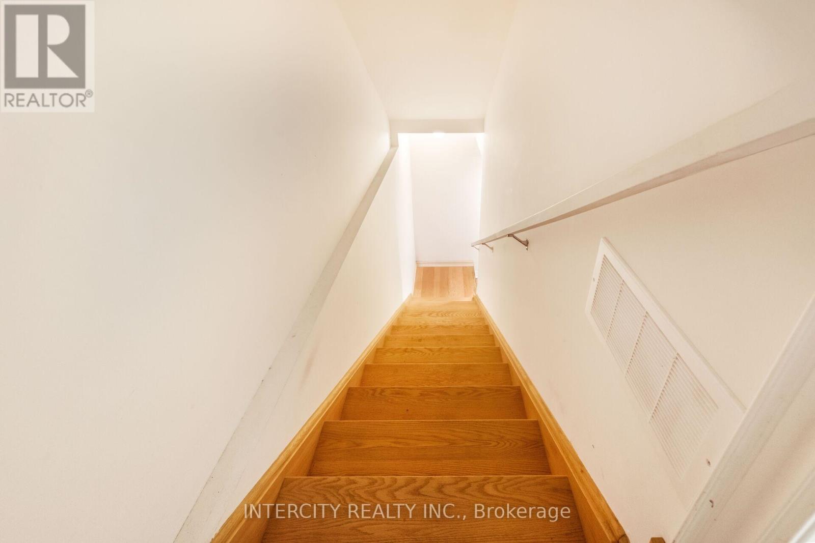 2 Queenpost Drive, Brampton (Credit Valley), Ontario  L6Y 6L2 - Photo 30 - W12473756