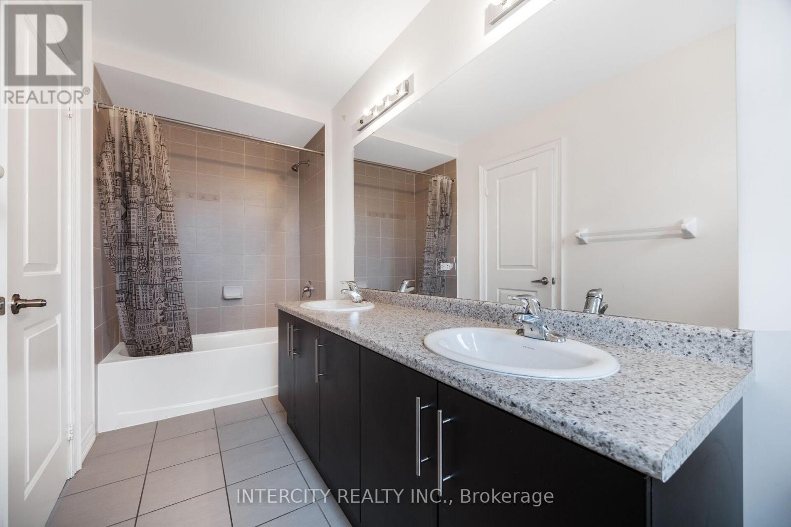 2 Queenpost Drive, Brampton (Credit Valley), Ontario  L6Y 6L2 - Photo 21 - W12473756