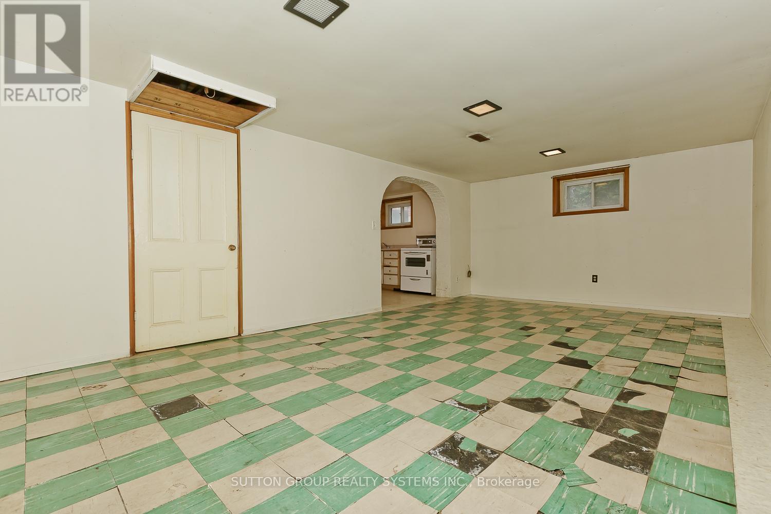 11 Helsby Crescent, Toronto, Ontario  M8W 4V7 - Photo 37 - W12479589