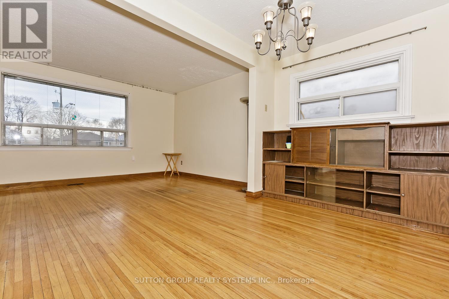 11 Helsby Crescent, Toronto, Ontario  M8W 4V7 - Photo 11 - W12479589