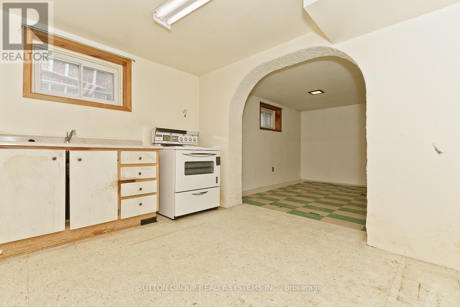 11 Helsby Crescent, Toronto, Ontario  M8W 4V7 - Photo 39 - W12479589