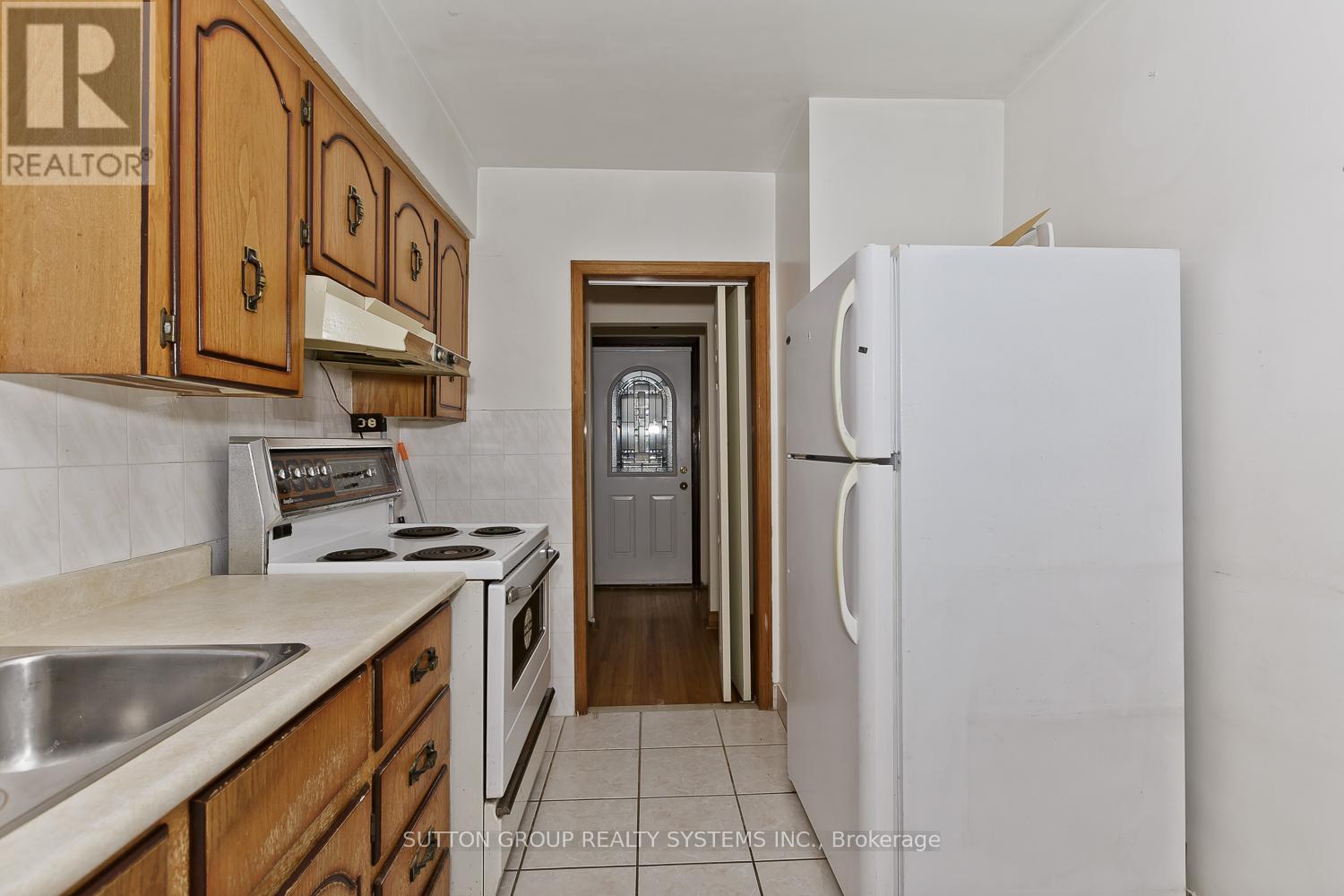 11 Helsby Crescent, Toronto, Ontario  M8W 4V7 - Photo 19 - W12479589