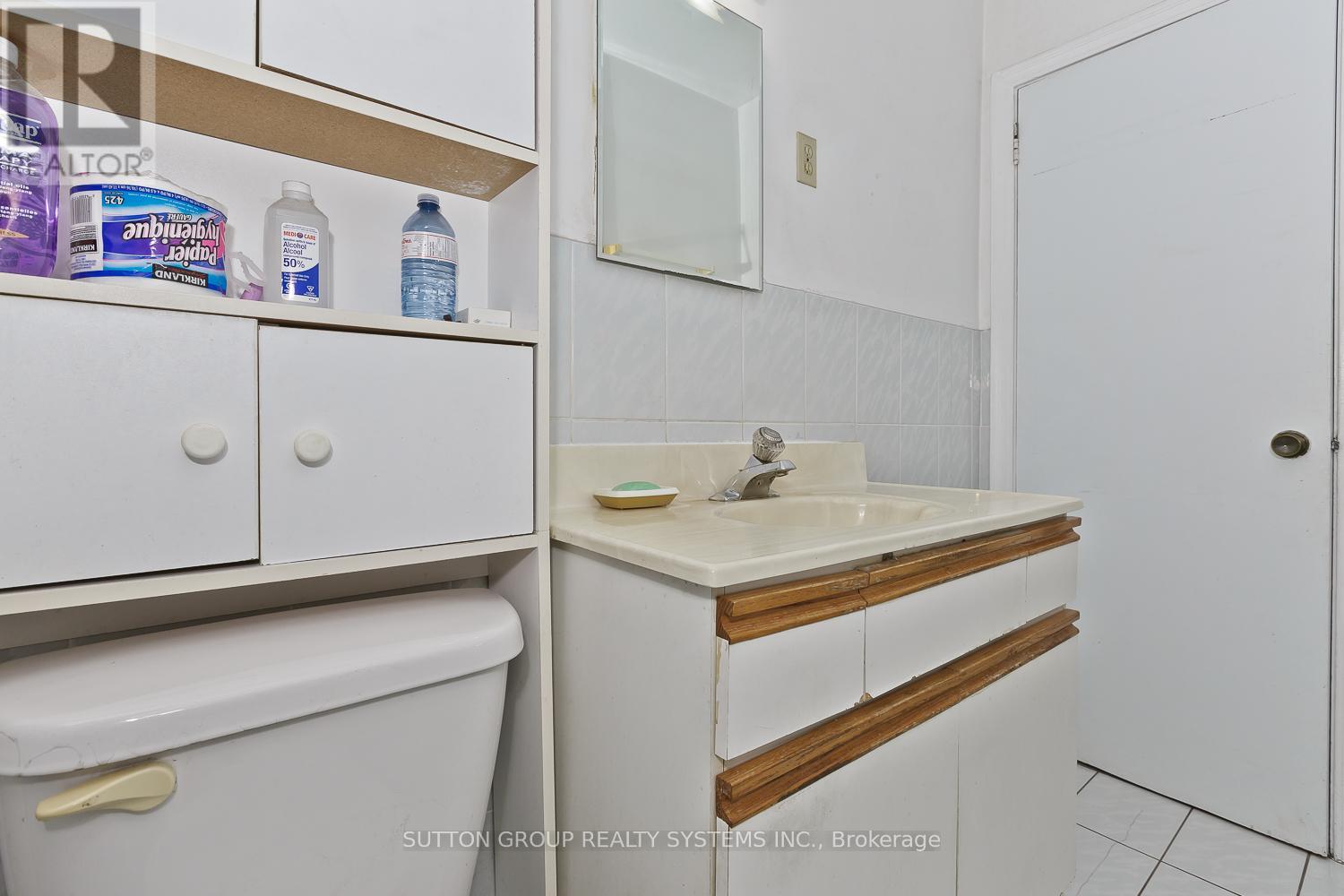11 Helsby Crescent, Toronto, Ontario  M8W 4V7 - Photo 33 - W12479589