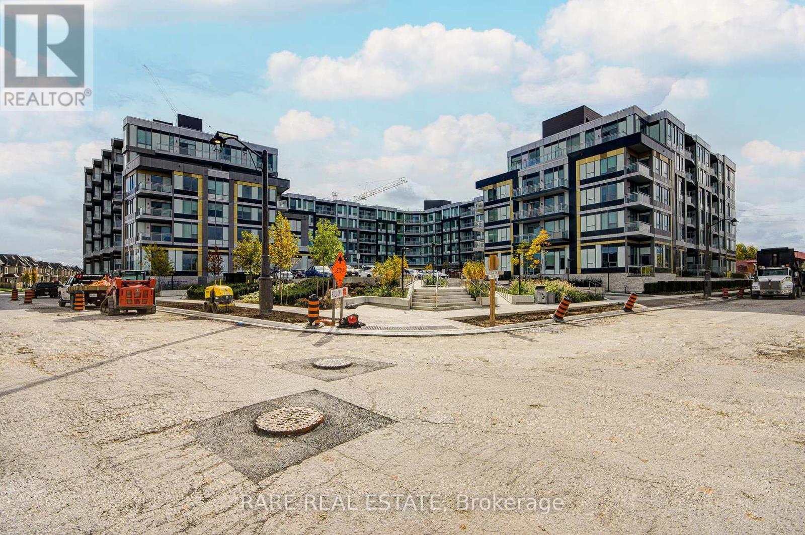 312 - 2501 Saw Whet Boulevard, Oakville, Ontario  L6M 5N2 - Photo 3 - W12480102
