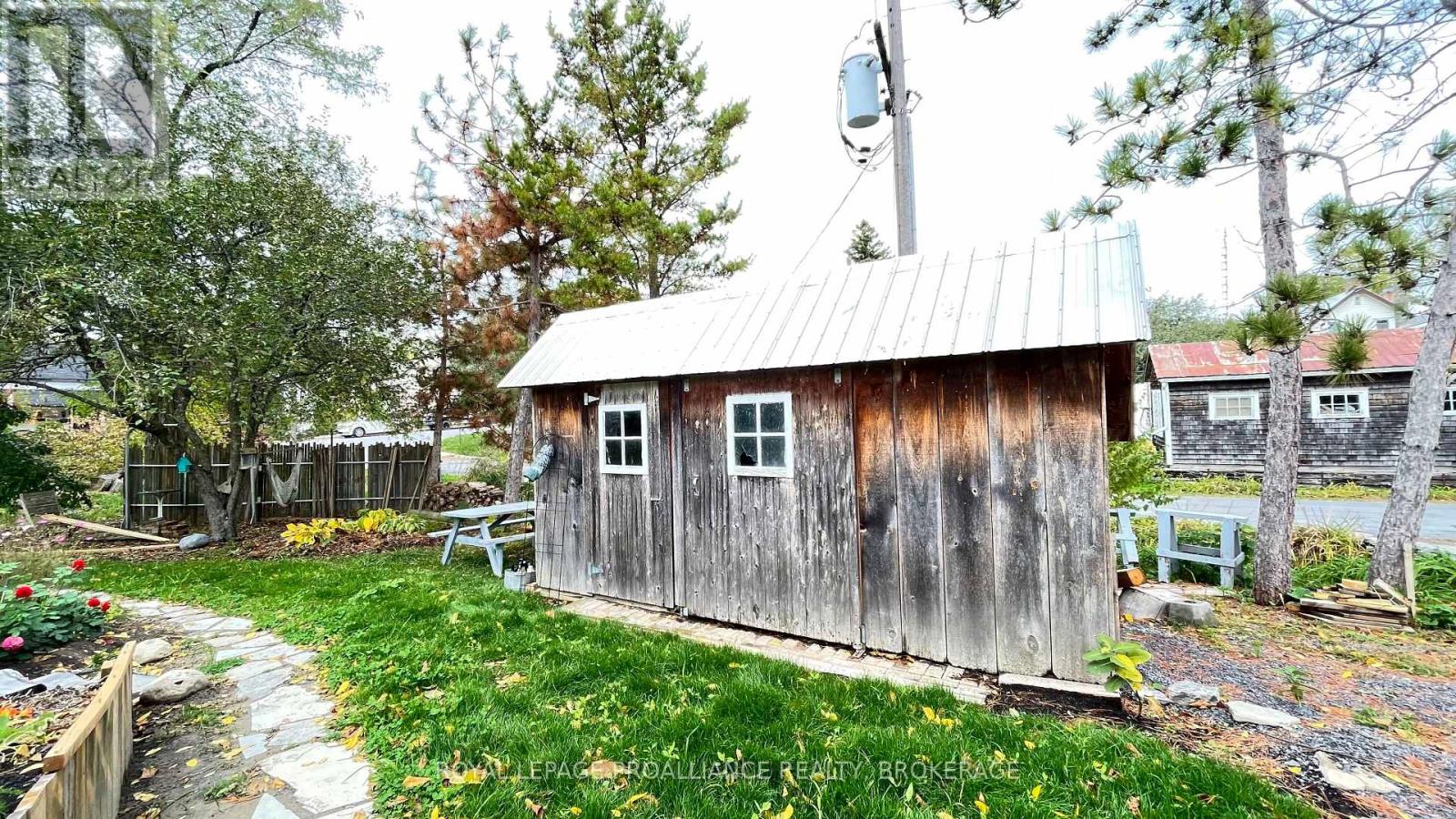 11 Eliza Street, Frontenac Islands (The Islands), Ontario  K0H 2Y0 - Photo 36 - X12480477