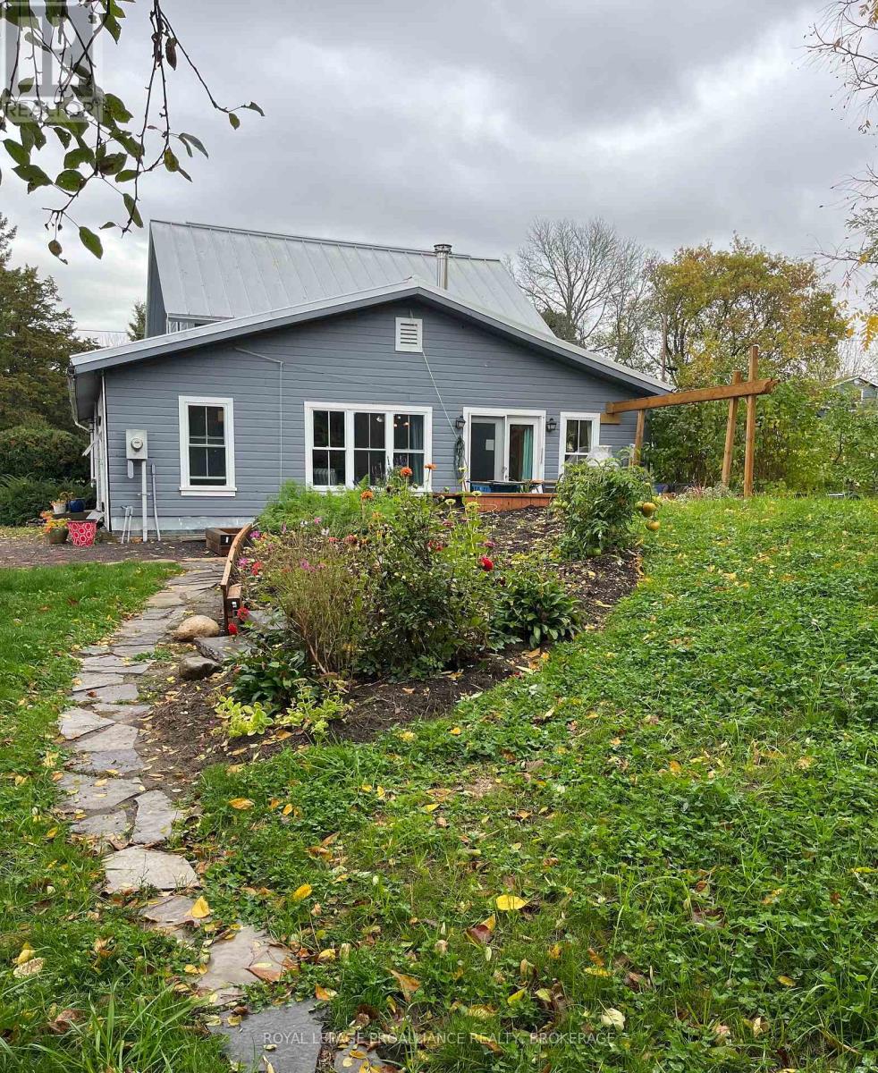 11 Eliza Street, Frontenac Islands (The Islands), Ontario  K0H 2Y0 - Photo 41 - X12480477