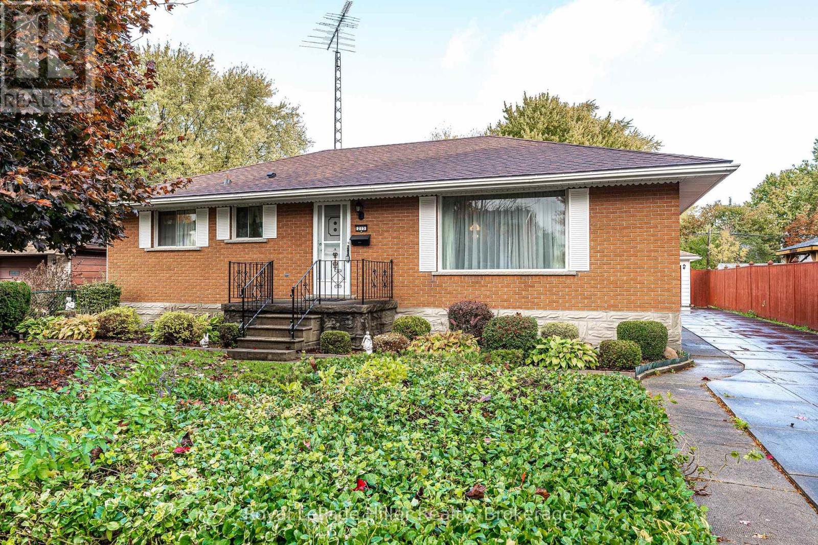 213 Home Street, Stratford, Ontario  N5A 2A4 - Photo 2 - X12480499