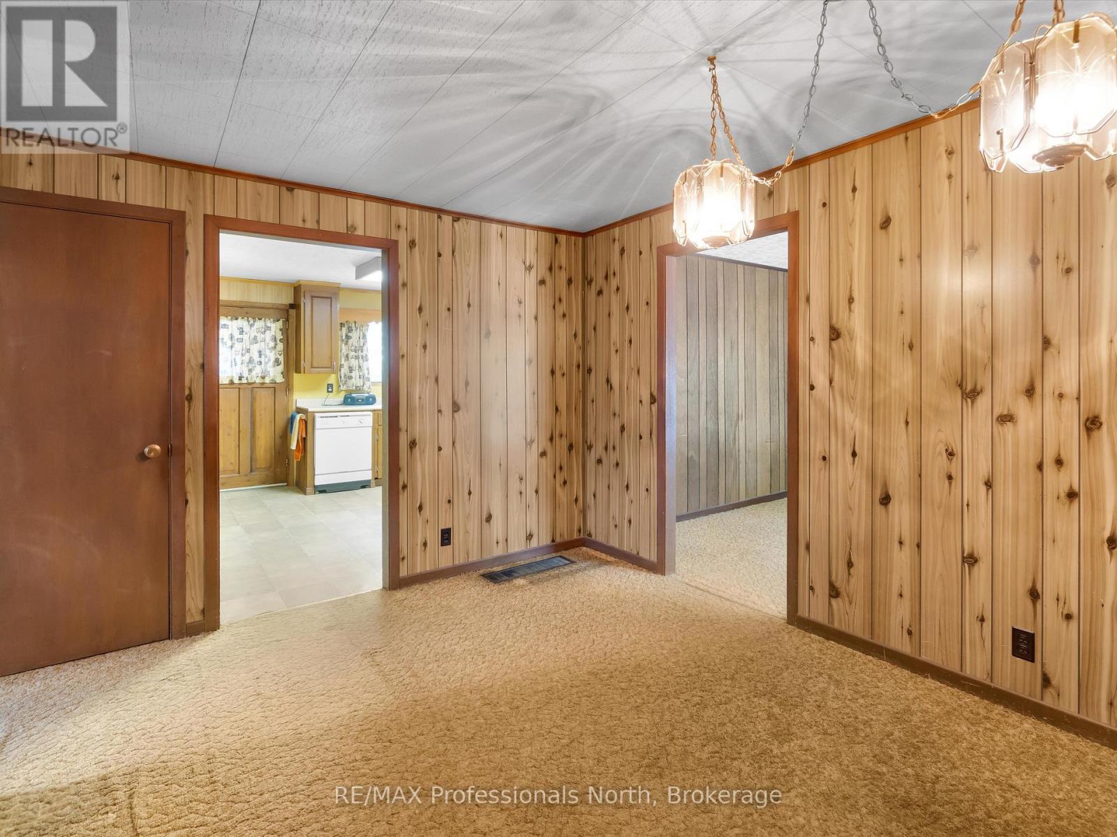 1716 Gravenhurst Parkway, Gravenhurst, Ontario  P1P 1R3 - Photo 7 - X12480604