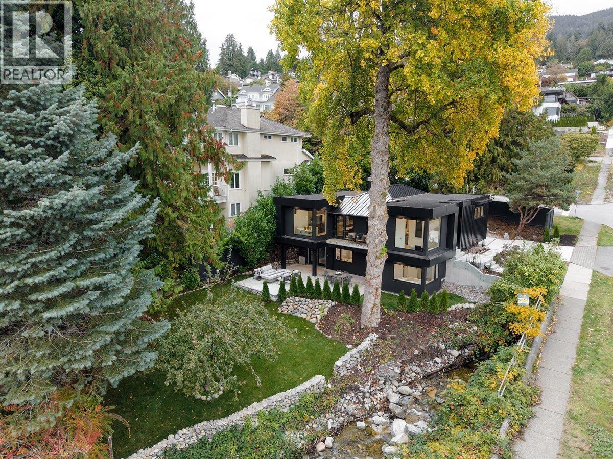2508 Nelson Avenue, West Vancouver, British Columbia  V7V 2R6 - Photo 3 - R3061590