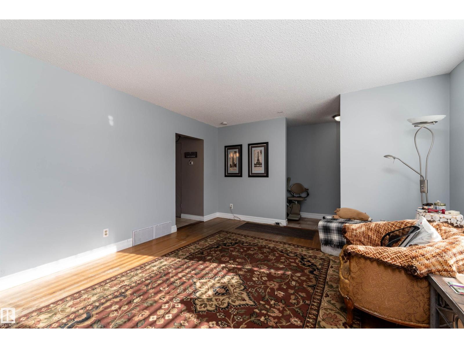 10314 132 Av Nw, Edmonton, Alberta  T5E 0Z1 - Photo 3 - E4463357