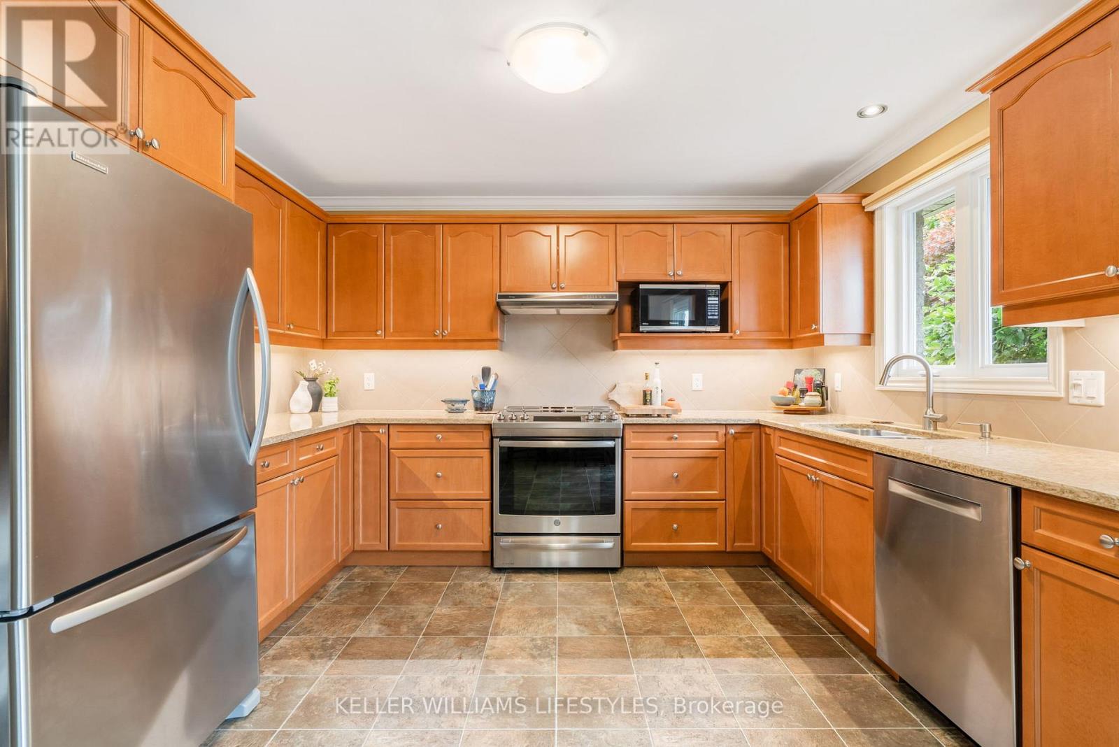 28 Scourfield Drive, Ingersoll, Ontario  N5C 0A4 - Photo 14 - X12480539