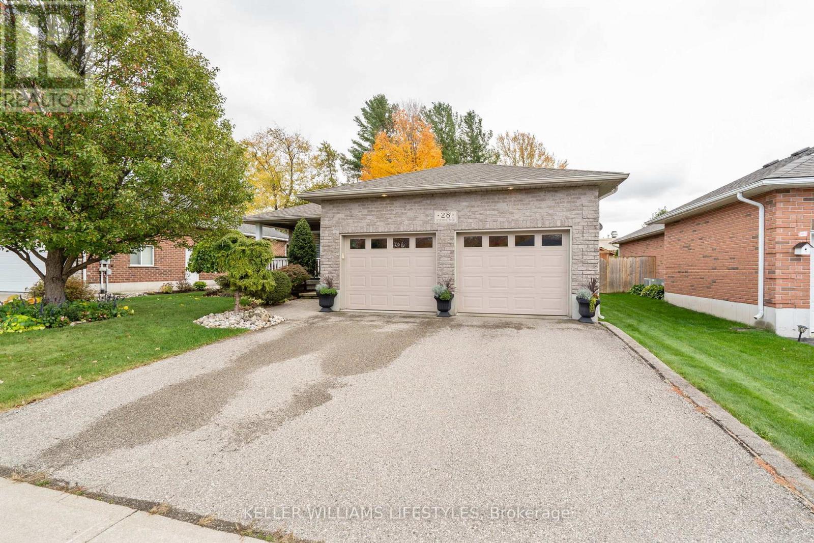 28 Scourfield Drive, Ingersoll, Ontario  N5C 0A4 - Photo 2 - X12480539