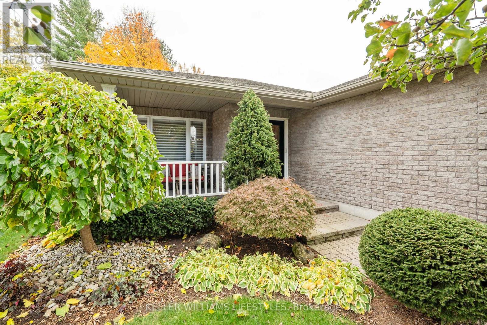 28 Scourfield Drive, Ingersoll, Ontario  N5C 0A4 - Photo 3 - X12480539