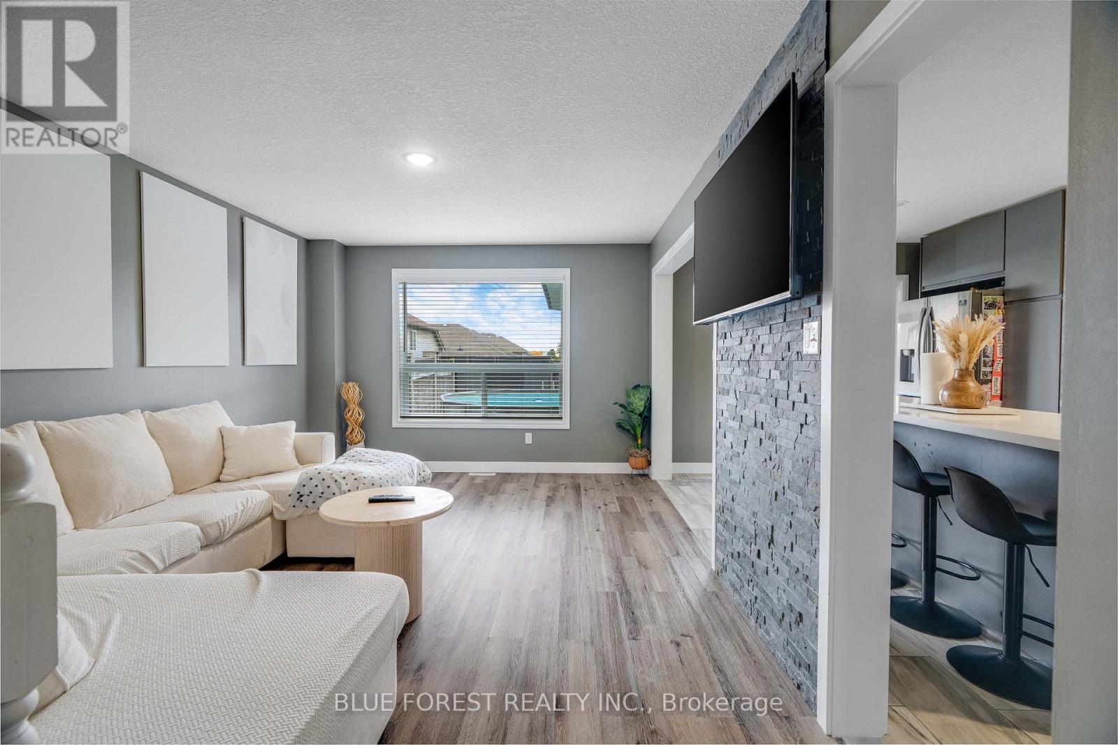 24 Peach Tree Boulevard, St. Thomas, Ontario  N5R 0B3 - Photo 3 - X12480595
