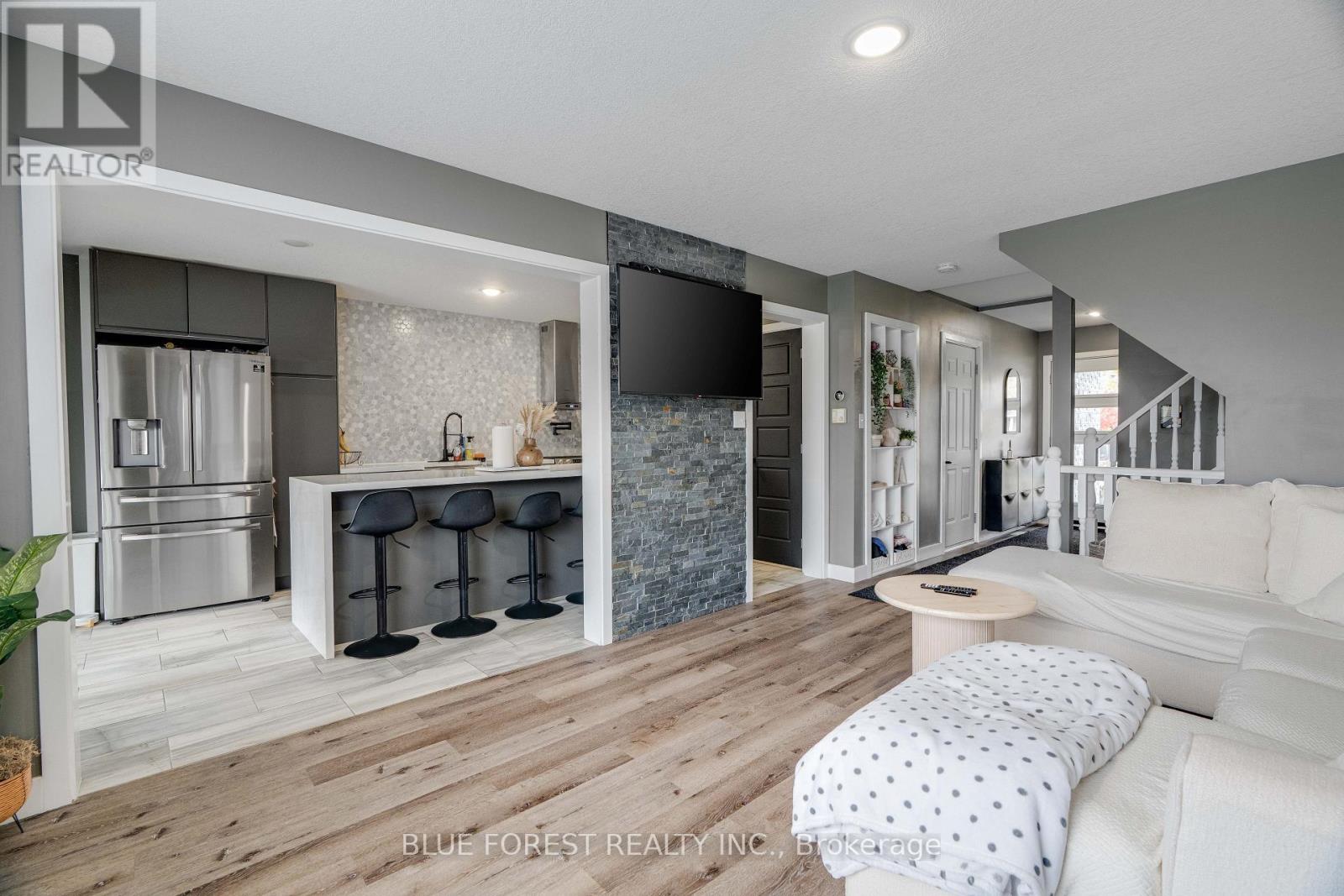 24 Peach Tree Boulevard, St. Thomas, Ontario  N5R 0B3 - Photo 4 - X12480595