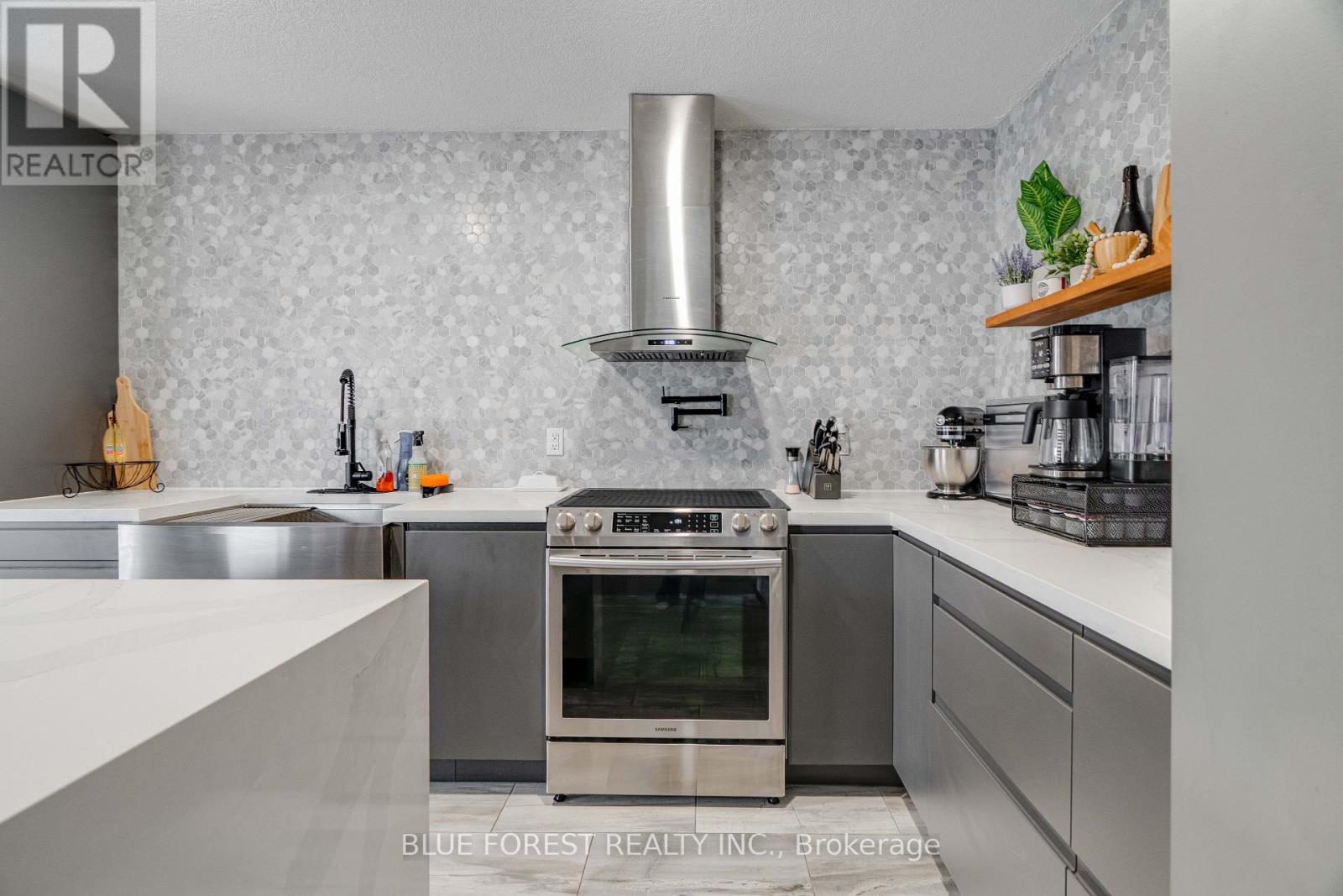 24 Peach Tree Boulevard, St. Thomas, Ontario  N5R 0B3 - Photo 8 - X12480595