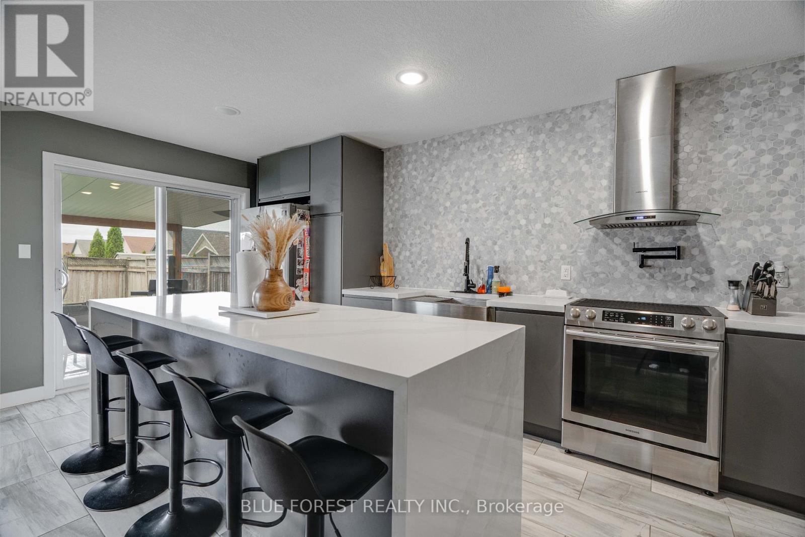 24 Peach Tree Boulevard, St. Thomas, Ontario  N5R 0B3 - Photo 9 - X12480595